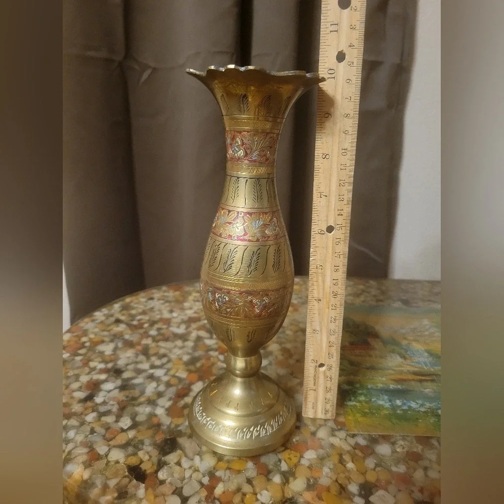 Vintage‎ Brass Vase Leaves red flowers Engraved Etched India MCM 10" 1950's - Picture 3 of 8